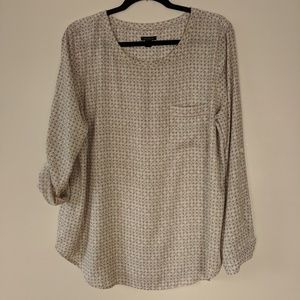 Ann Taylor black and off-white pattern blouse.